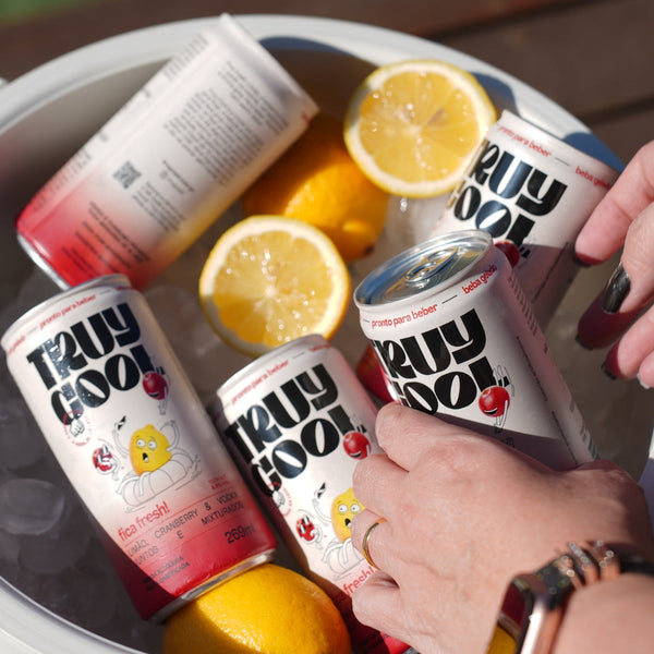 Truy Cool fica fresh! -  limão, cranberry & vodka juntos e mixturados